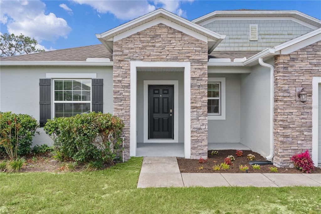 Active With Contract: $334,900 (3 beds, 2 baths, 1876 Square Feet)