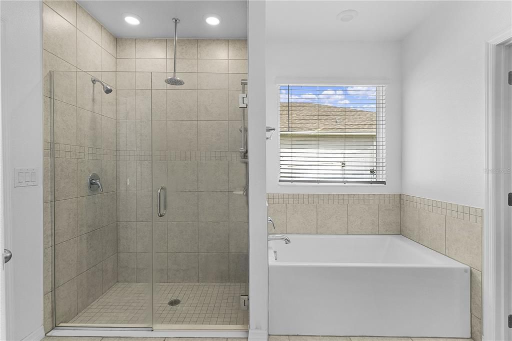 Active With Contract: $334,900 (3 beds, 2 baths, 1876 Square Feet)