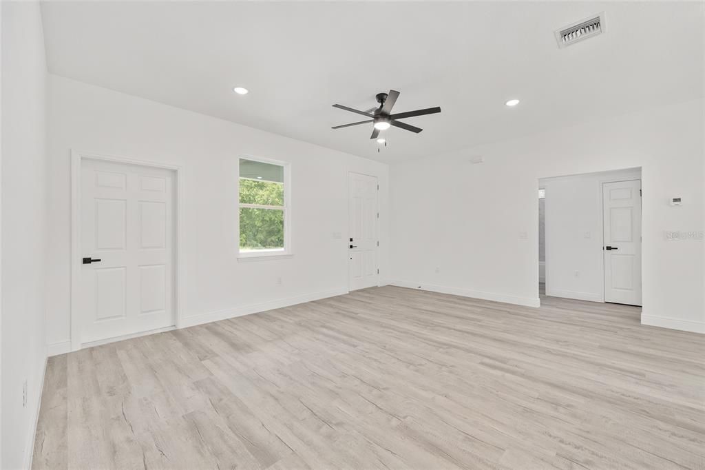For Sale: $255,000 (3 beds, 2 baths, 1251 Square Feet)
