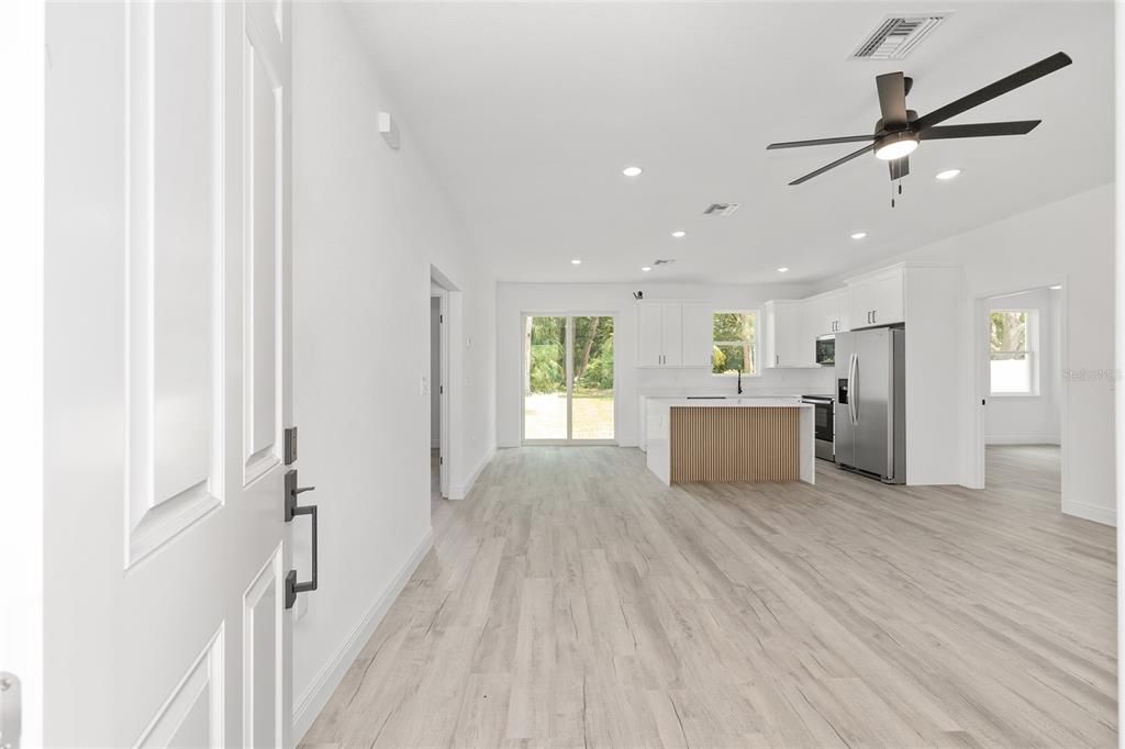 For Sale: $255,000 (3 beds, 2 baths, 1251 Square Feet)