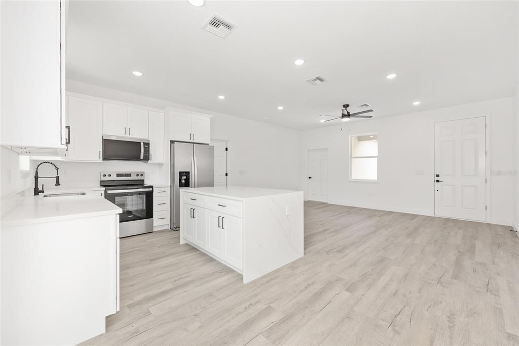For Sale: $255,000 (3 beds, 2 baths, 1251 Square Feet)