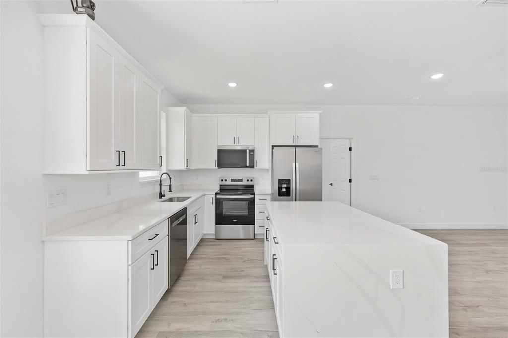 For Sale: $255,000 (3 beds, 2 baths, 1251 Square Feet)