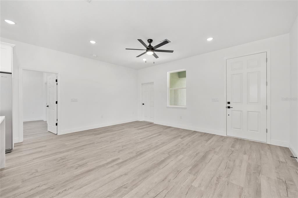 For Sale: $255,000 (3 beds, 2 baths, 1251 Square Feet)