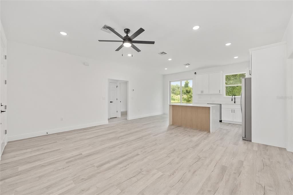 For Sale: $255,000 (3 beds, 2 baths, 1251 Square Feet)