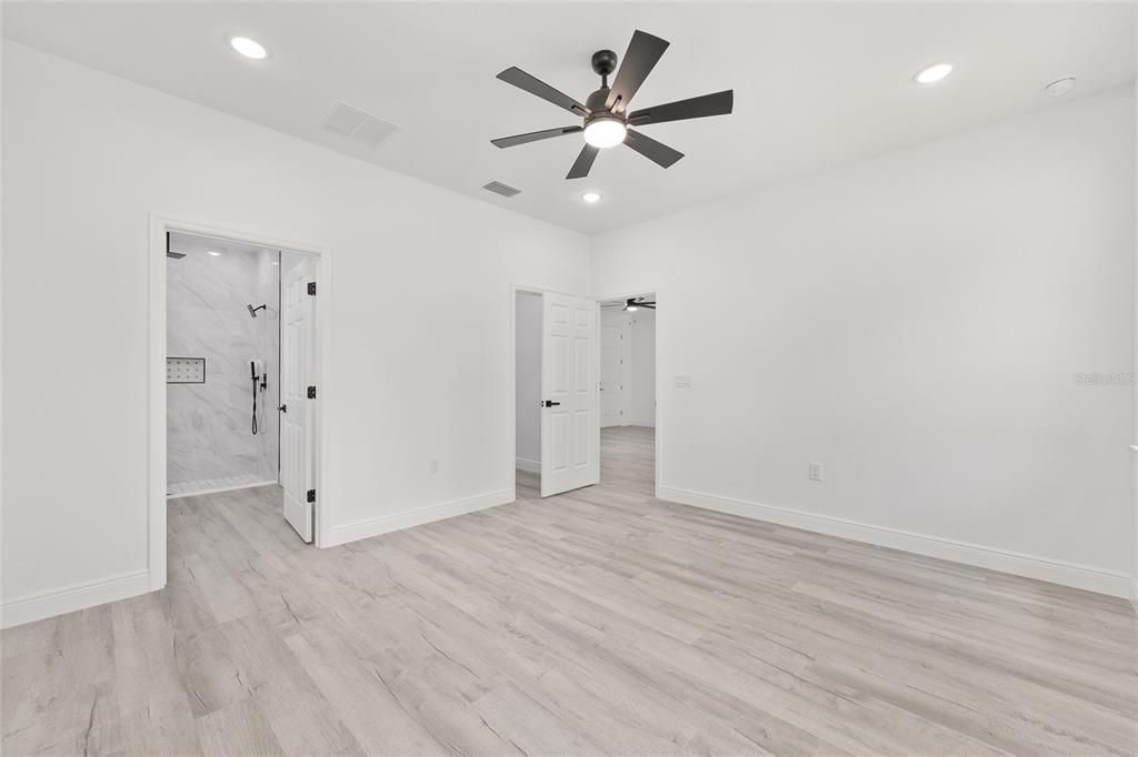 For Sale: $255,000 (3 beds, 2 baths, 1251 Square Feet)