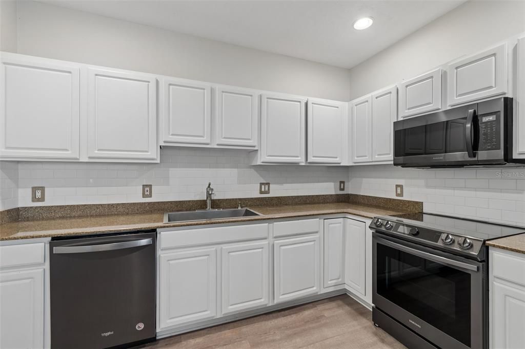 For Rent: $3,200 (3 beds, 2 baths, 1674 Square Feet)
