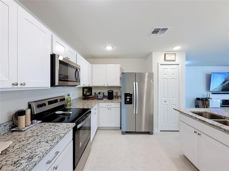 В аренду: $1,795 (3 спален, 2 ванн, 1282 Квадратных фут)