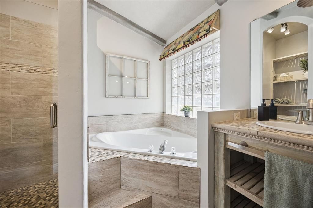 For Sale: $549,000 (3 beds, 2 baths, 1914 Square Feet)