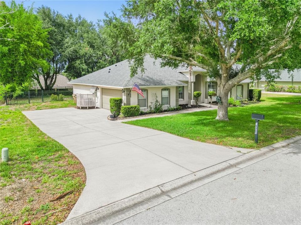 For Sale: $549,000 (3 beds, 2 baths, 1914 Square Feet)