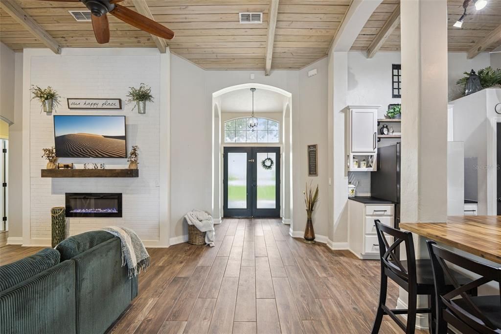 For Sale: $549,000 (3 beds, 2 baths, 1914 Square Feet)