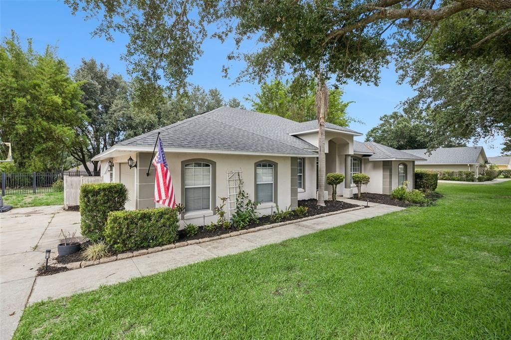 For Sale: $549,000 (3 beds, 2 baths, 1914 Square Feet)