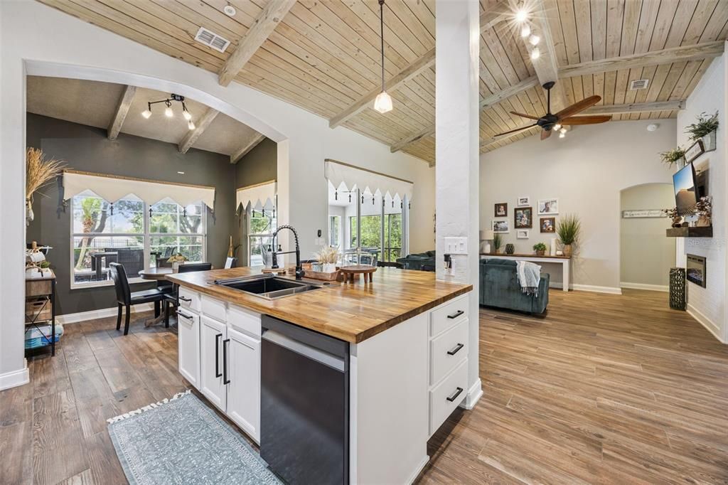 For Sale: $549,000 (3 beds, 2 baths, 1914 Square Feet)