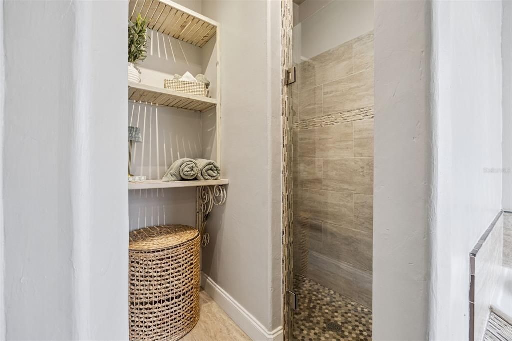 For Sale: $549,000 (3 beds, 2 baths, 1914 Square Feet)