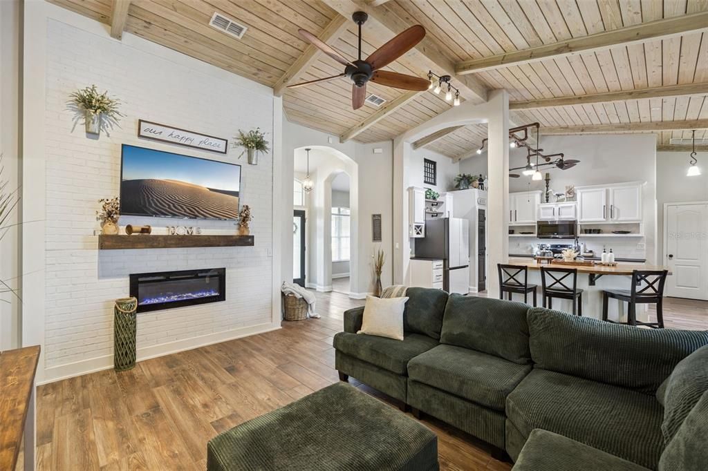 For Sale: $549,000 (3 beds, 2 baths, 1914 Square Feet)