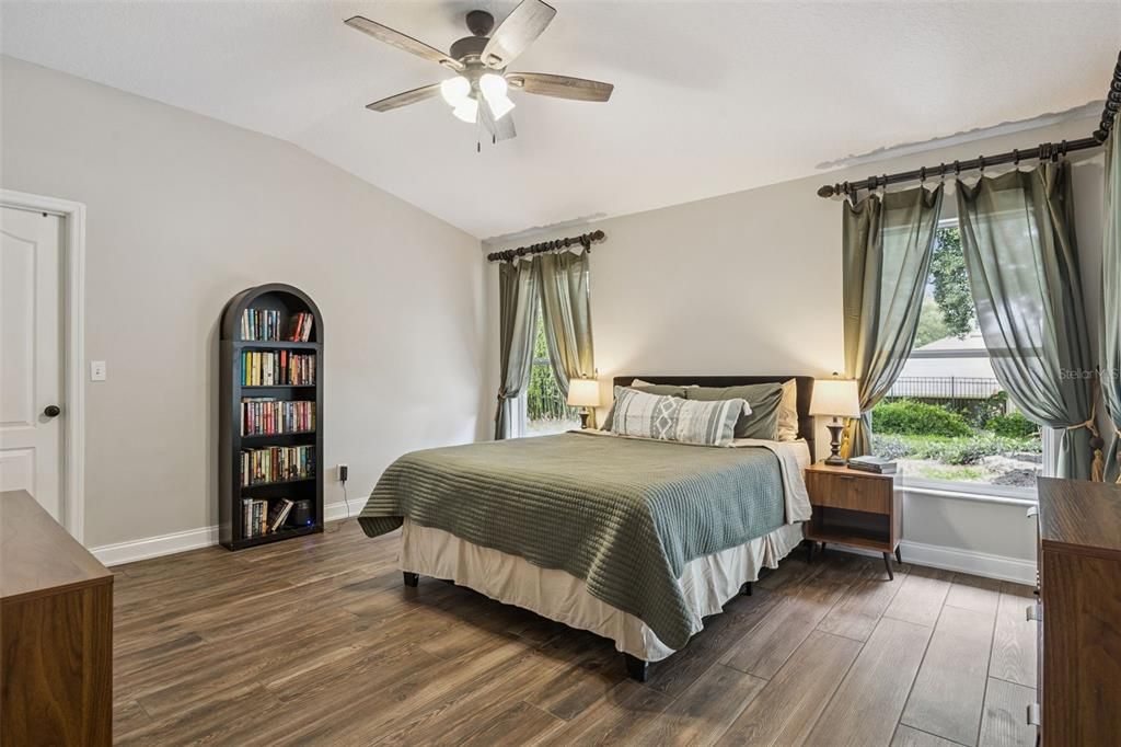 For Sale: $549,000 (3 beds, 2 baths, 1914 Square Feet)