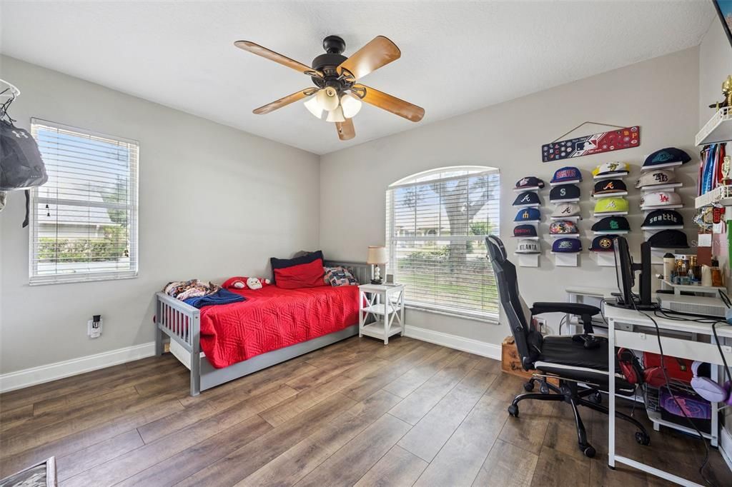For Sale: $549,000 (3 beds, 2 baths, 1914 Square Feet)