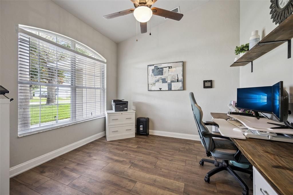 For Sale: $549,000 (3 beds, 2 baths, 1914 Square Feet)