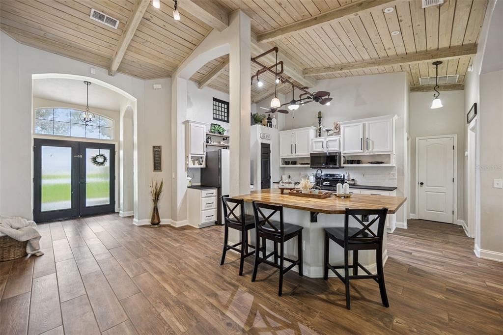 For Sale: $549,000 (3 beds, 2 baths, 1914 Square Feet)