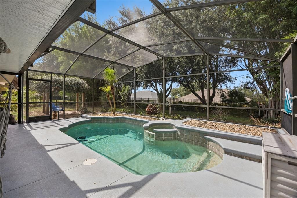 For Sale: $549,000 (3 beds, 2 baths, 1914 Square Feet)