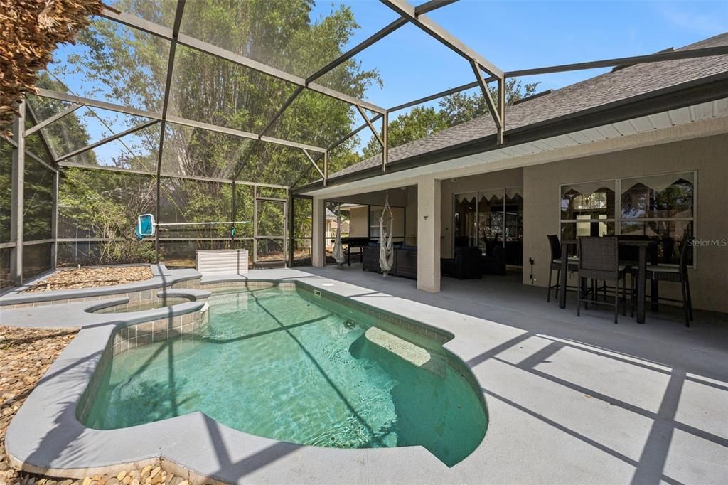 For Sale: $549,000 (3 beds, 2 baths, 1914 Square Feet)