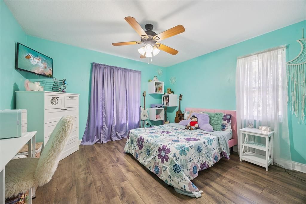 For Sale: $549,000 (3 beds, 2 baths, 1914 Square Feet)
