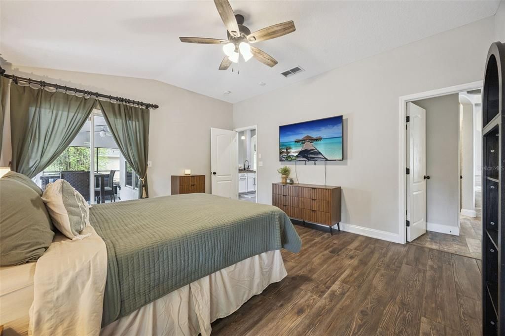 For Sale: $549,000 (3 beds, 2 baths, 1914 Square Feet)