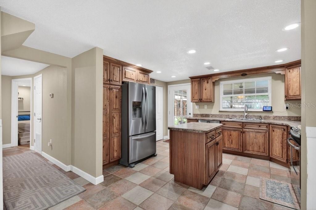 For Sale: $393,500 (3 beds, 2 baths, 1692 Square Feet)
