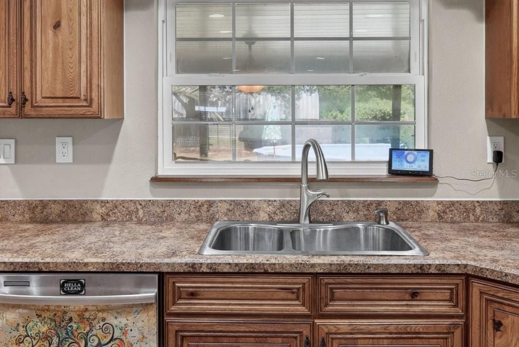 For Sale: $393,500 (3 beds, 2 baths, 1692 Square Feet)