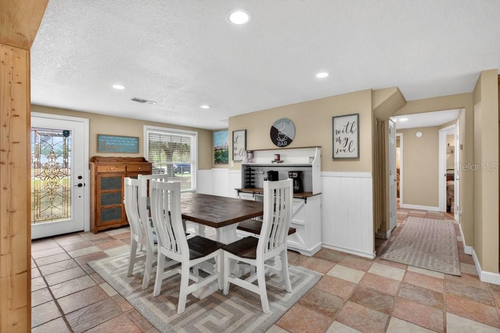 For Sale: $393,500 (3 beds, 2 baths, 1692 Square Feet)