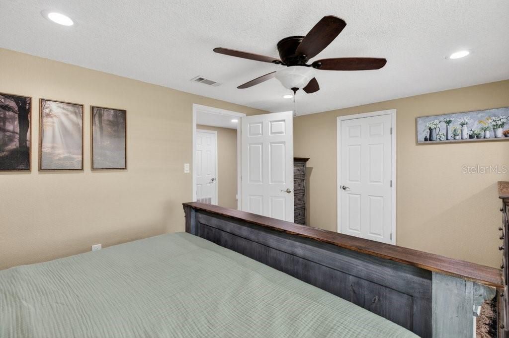 For Sale: $393,500 (3 beds, 2 baths, 1692 Square Feet)