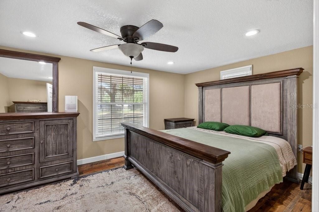 For Sale: $393,500 (3 beds, 2 baths, 1692 Square Feet)