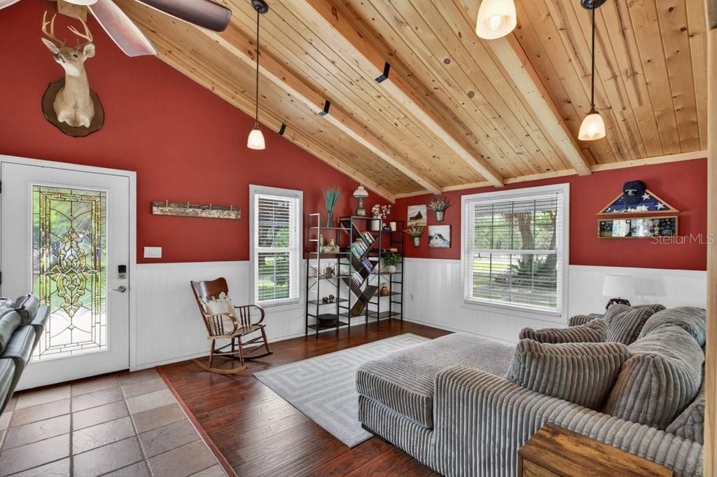 For Sale: $393,500 (3 beds, 2 baths, 1692 Square Feet)