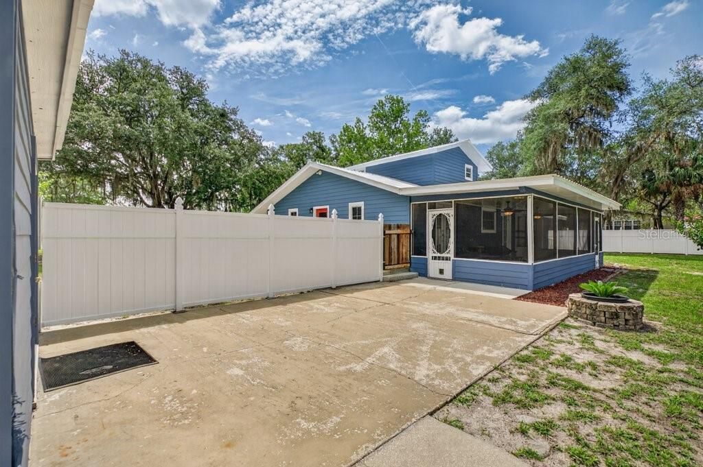 For Sale: $393,500 (3 beds, 2 baths, 1692 Square Feet)