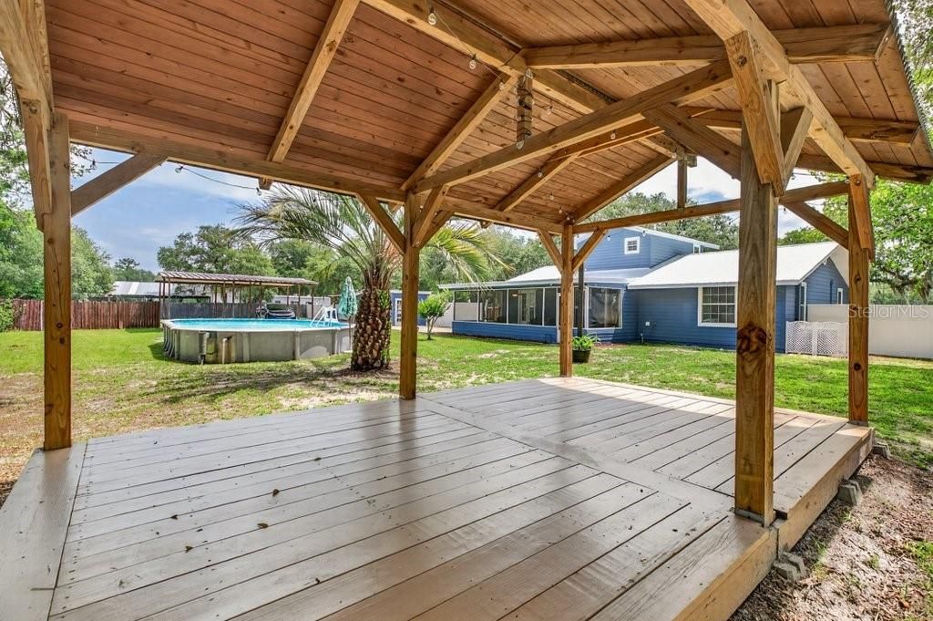 For Sale: $393,500 (3 beds, 2 baths, 1692 Square Feet)
