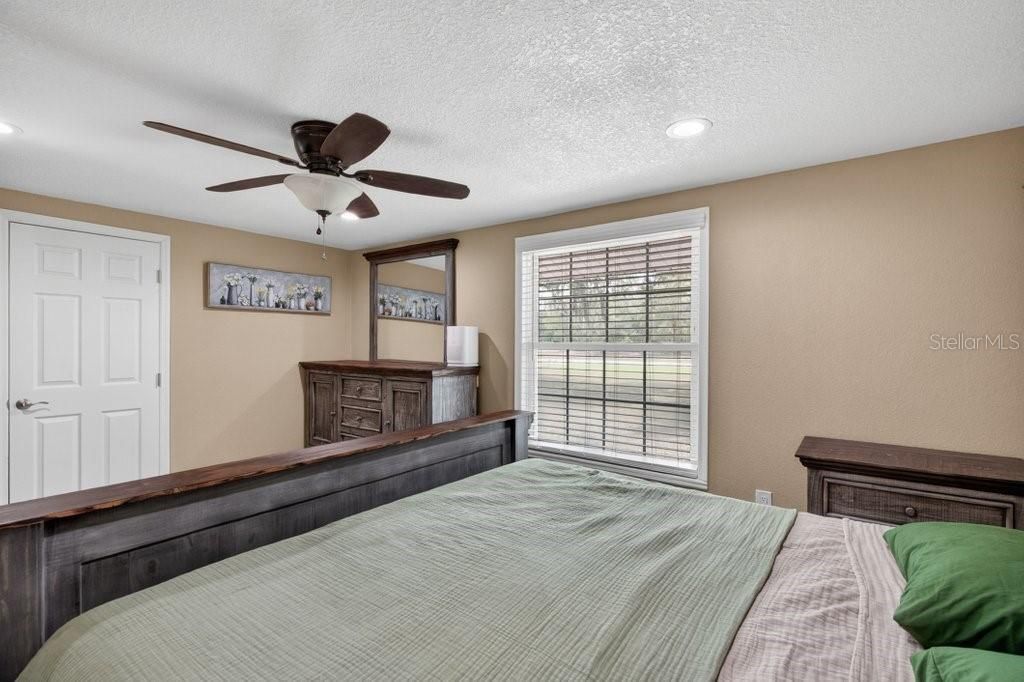 For Sale: $393,500 (3 beds, 2 baths, 1692 Square Feet)
