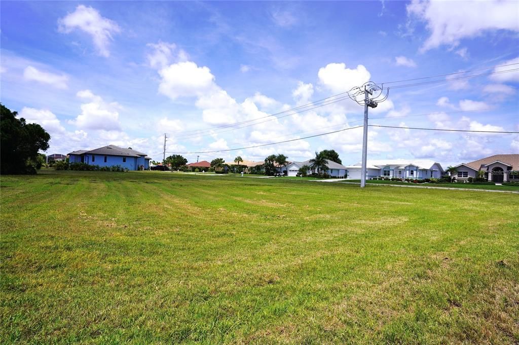 待售: $49,900 (0.26 acres)