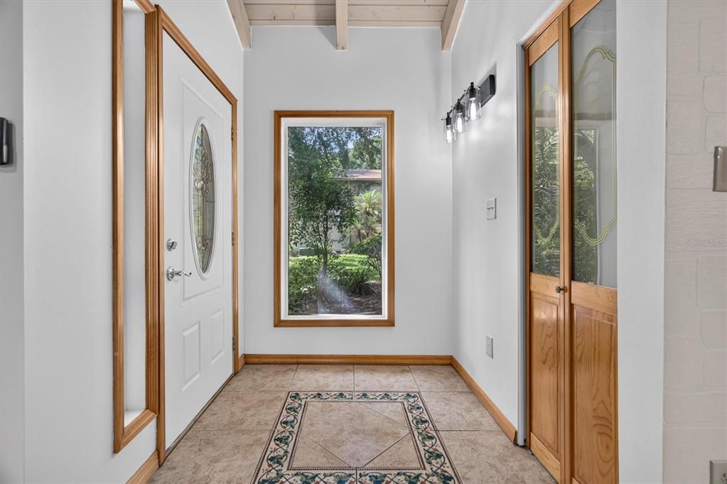 Activo con contrato: $269,000 (3 camas, 2 baños, 1817 Pies cuadrados)