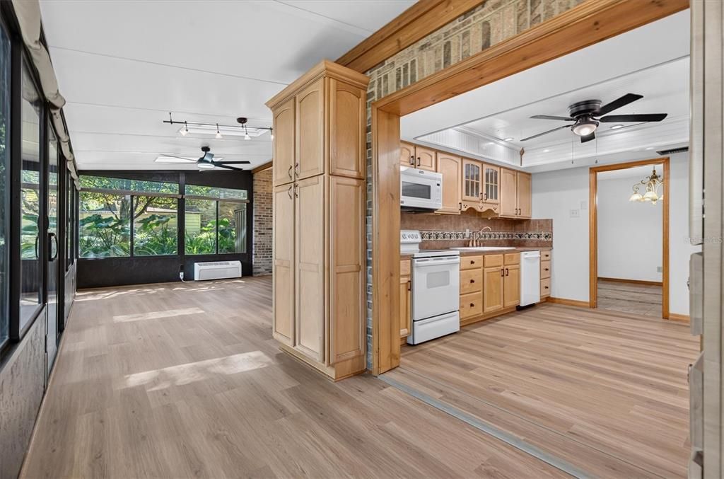 Activo con contrato: $269,000 (3 camas, 2 baños, 1817 Pies cuadrados)