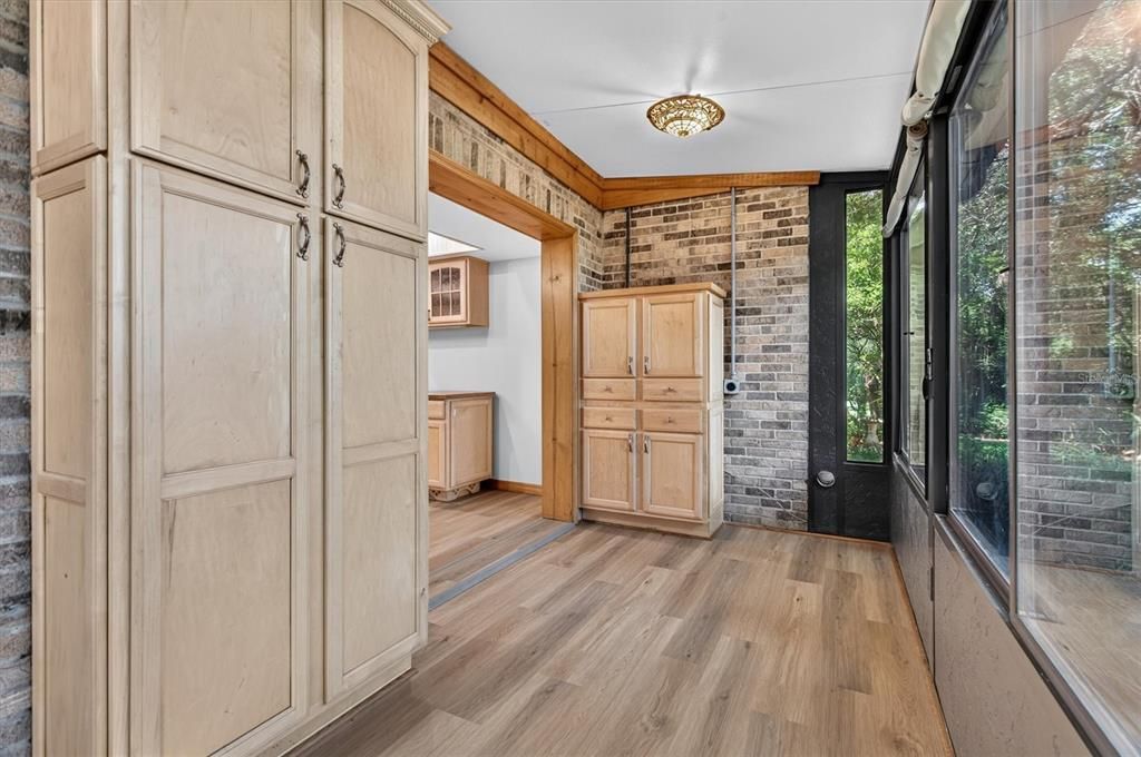 Activo con contrato: $269,000 (3 camas, 2 baños, 1817 Pies cuadrados)