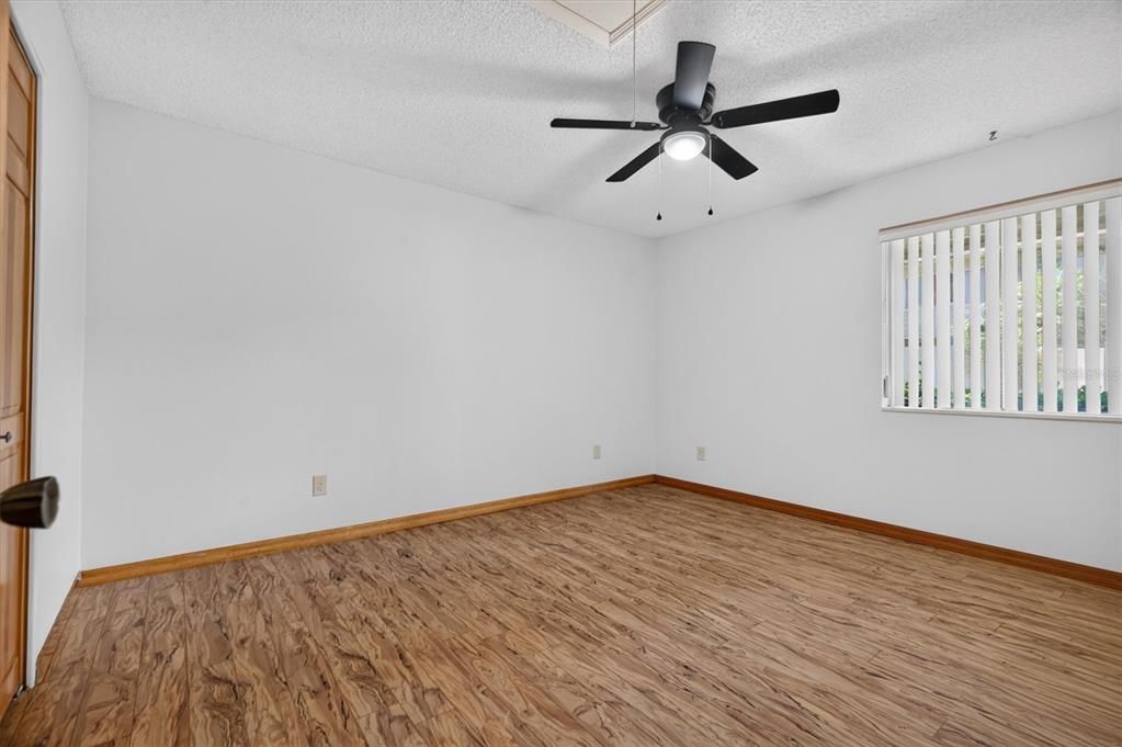 Activo con contrato: $269,000 (3 camas, 2 baños, 1817 Pies cuadrados)
