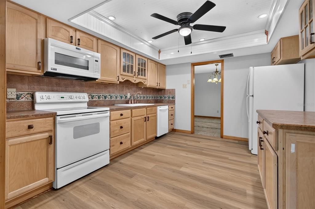 Activo con contrato: $269,000 (3 camas, 2 baños, 1817 Pies cuadrados)