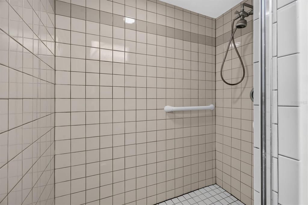 Activo con contrato: $269,000 (3 camas, 2 baños, 1817 Pies cuadrados)