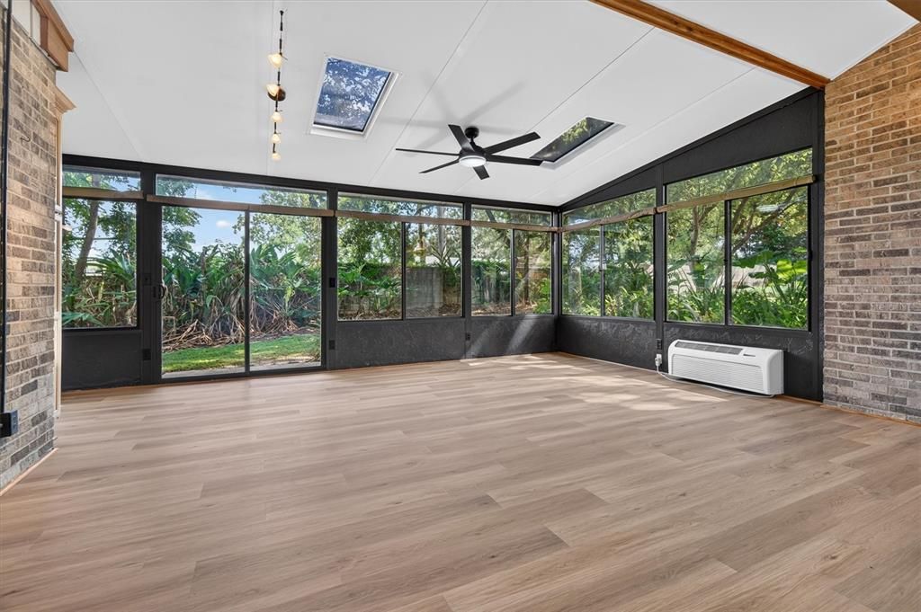Activo con contrato: $269,000 (3 camas, 2 baños, 1817 Pies cuadrados)