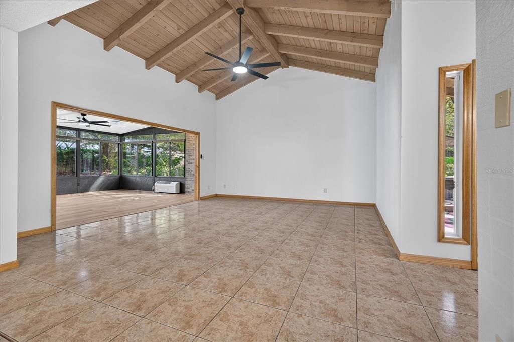 Activo con contrato: $269,000 (3 camas, 2 baños, 1817 Pies cuadrados)