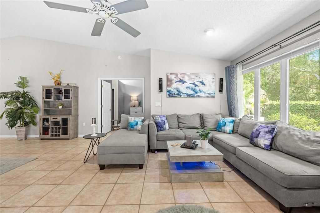 For Sale: $399,999 (3 beds, 2 baths, 2376 Square Feet)