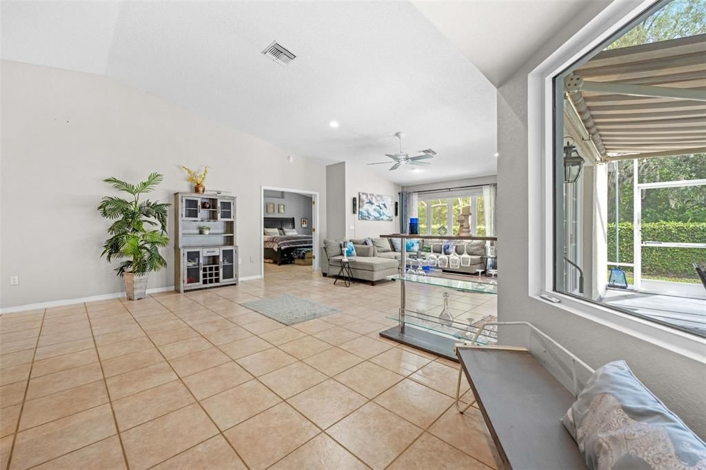 For Sale: $399,999 (3 beds, 2 baths, 2376 Square Feet)