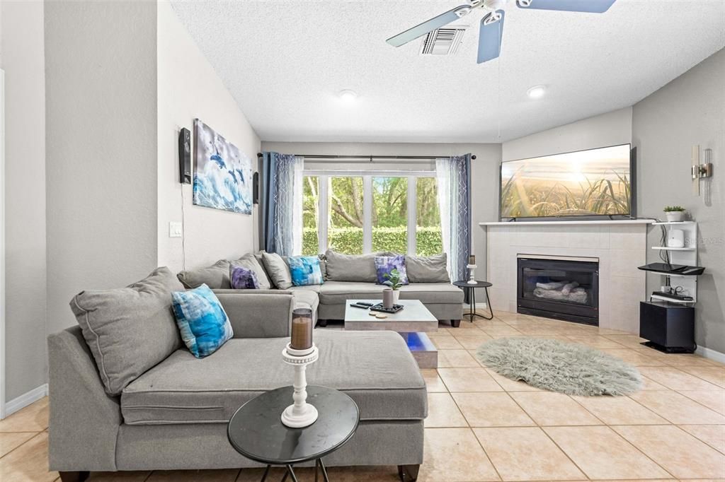For Sale: $399,999 (3 beds, 2 baths, 2376 Square Feet)