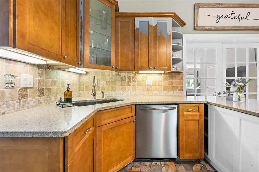 For Sale: $399,999 (3 beds, 2 baths, 2376 Square Feet)