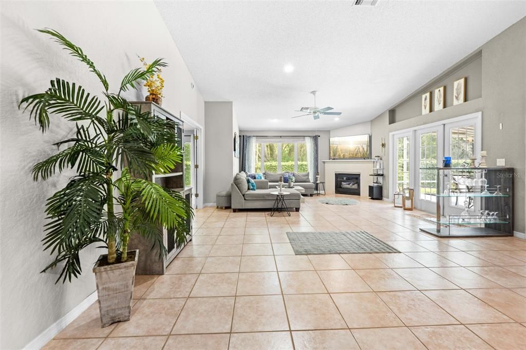 For Sale: $399,999 (3 beds, 2 baths, 2376 Square Feet)