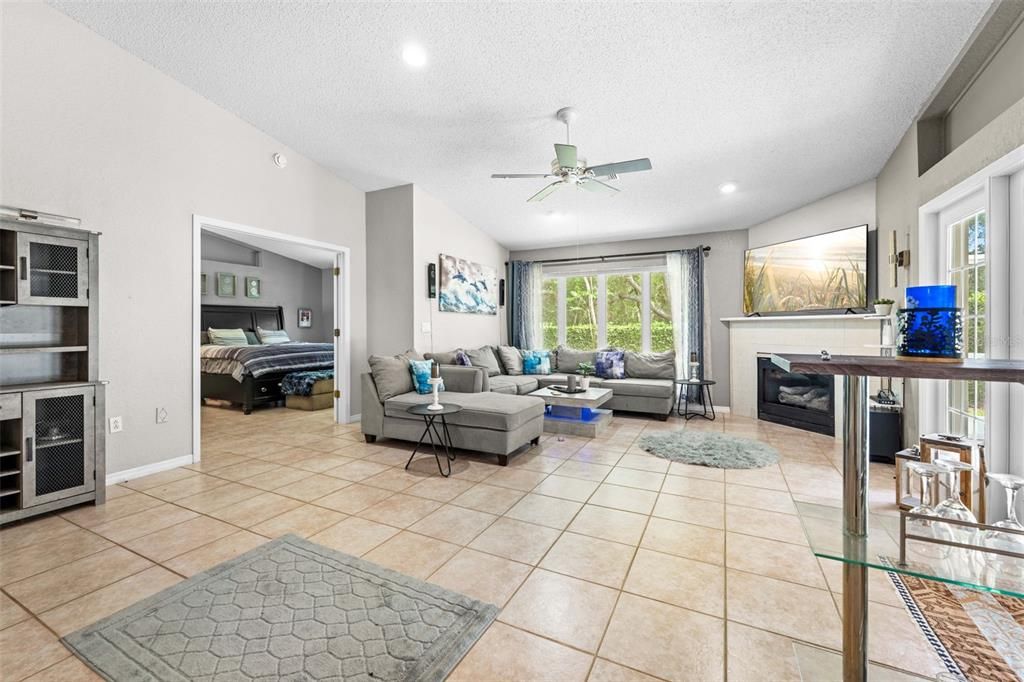 For Sale: $399,999 (3 beds, 2 baths, 2376 Square Feet)